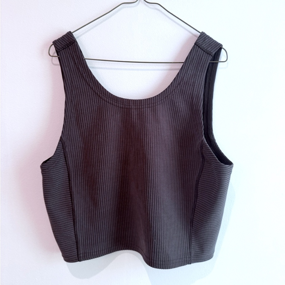 Lululemon - Ribbed Softstreme Cropped Tank Top - Size 8 - Black - EUC